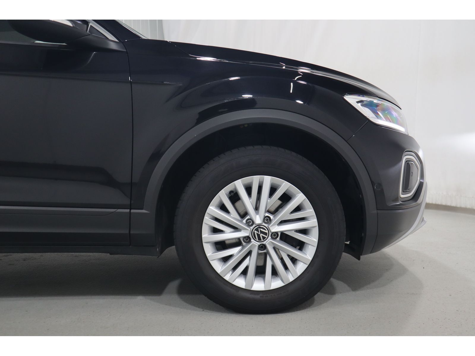 Volkswagen T-Roc 1.0 TSI Life - Samsaru's Car Outlet