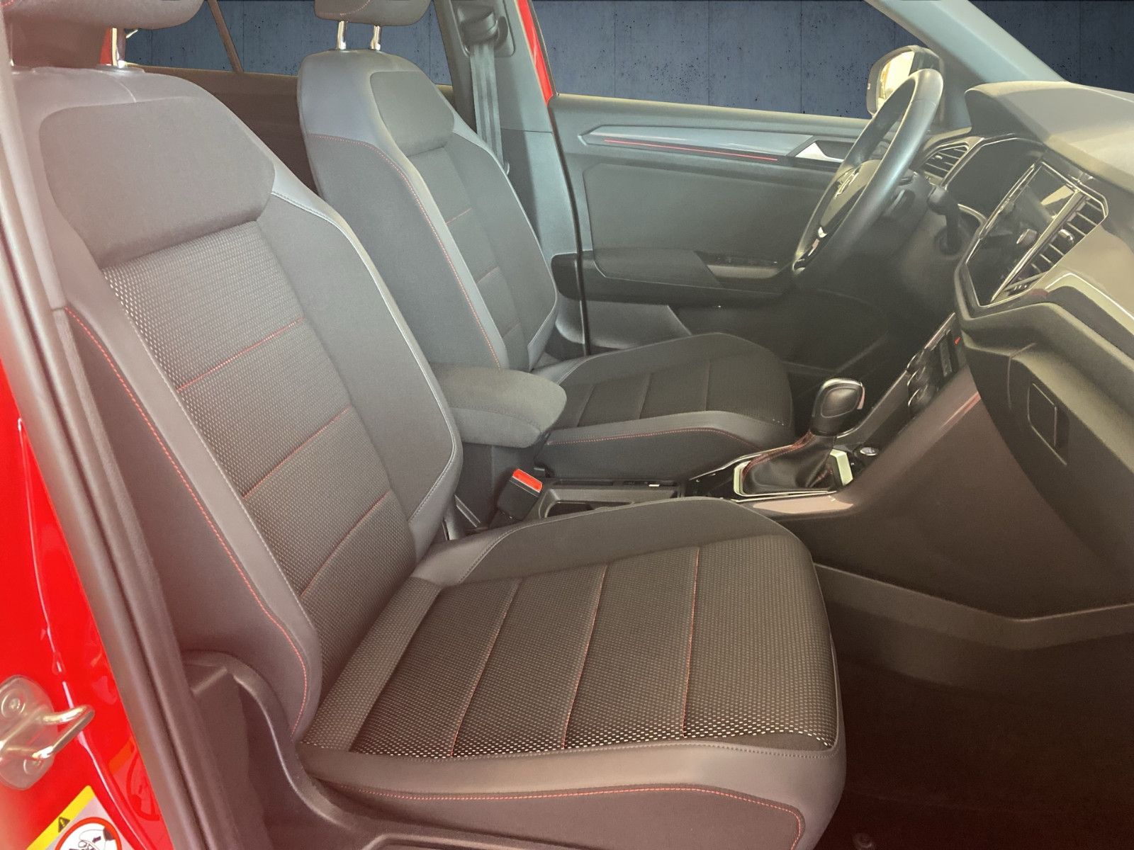 Volkswagen T-Roc Sport - Samsaru's Car Outlet