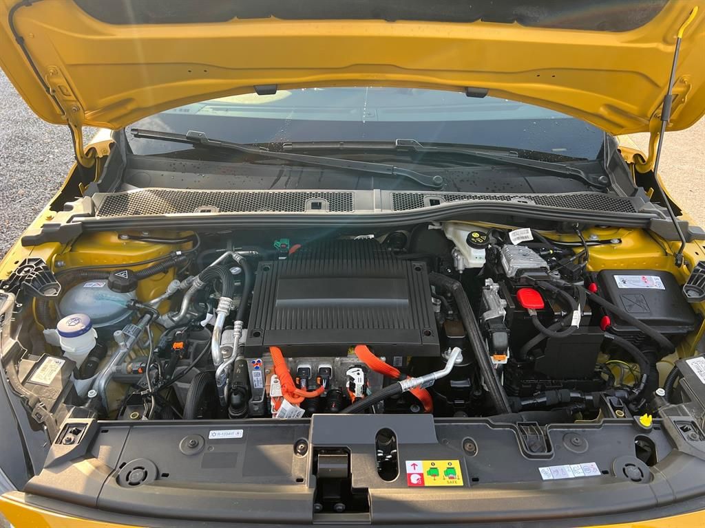 Peugeot e-208 136 Active Pack - Samsaru's Car Outlet