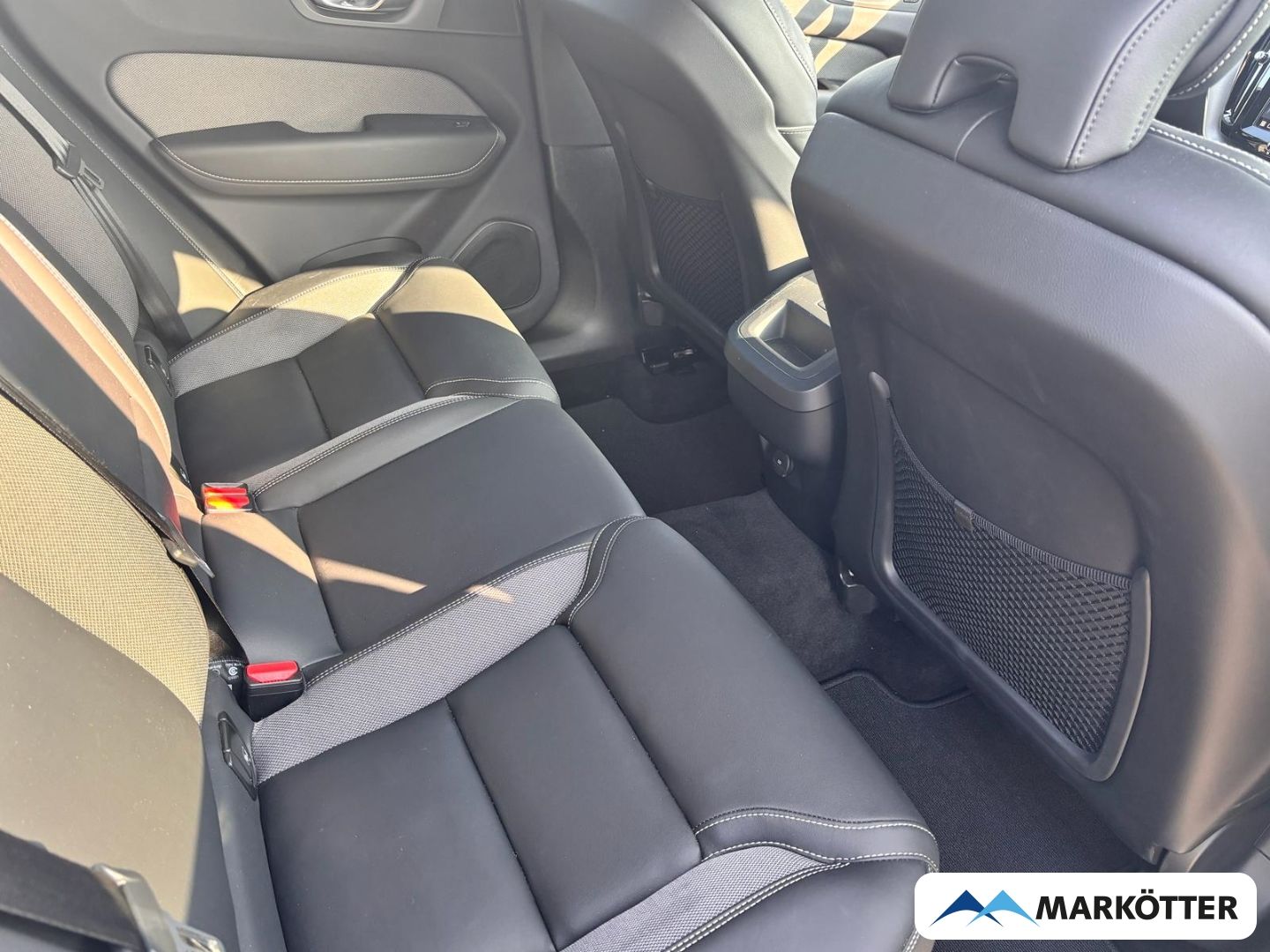 Volvo XC60 B4 Plus Dark 21''/ACC/BLIS/H&K/CAM/SHZ/FSH