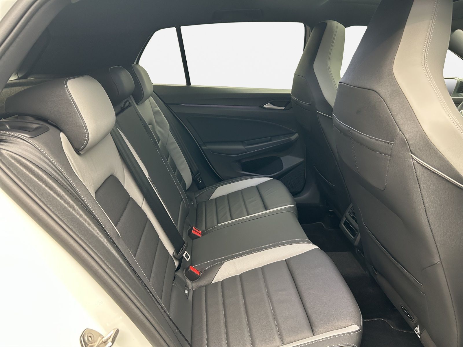Volkswagen Golf GTD 2.0 TDI DSG *AHK*BLACKSTYLE*NAVI*PANO*L