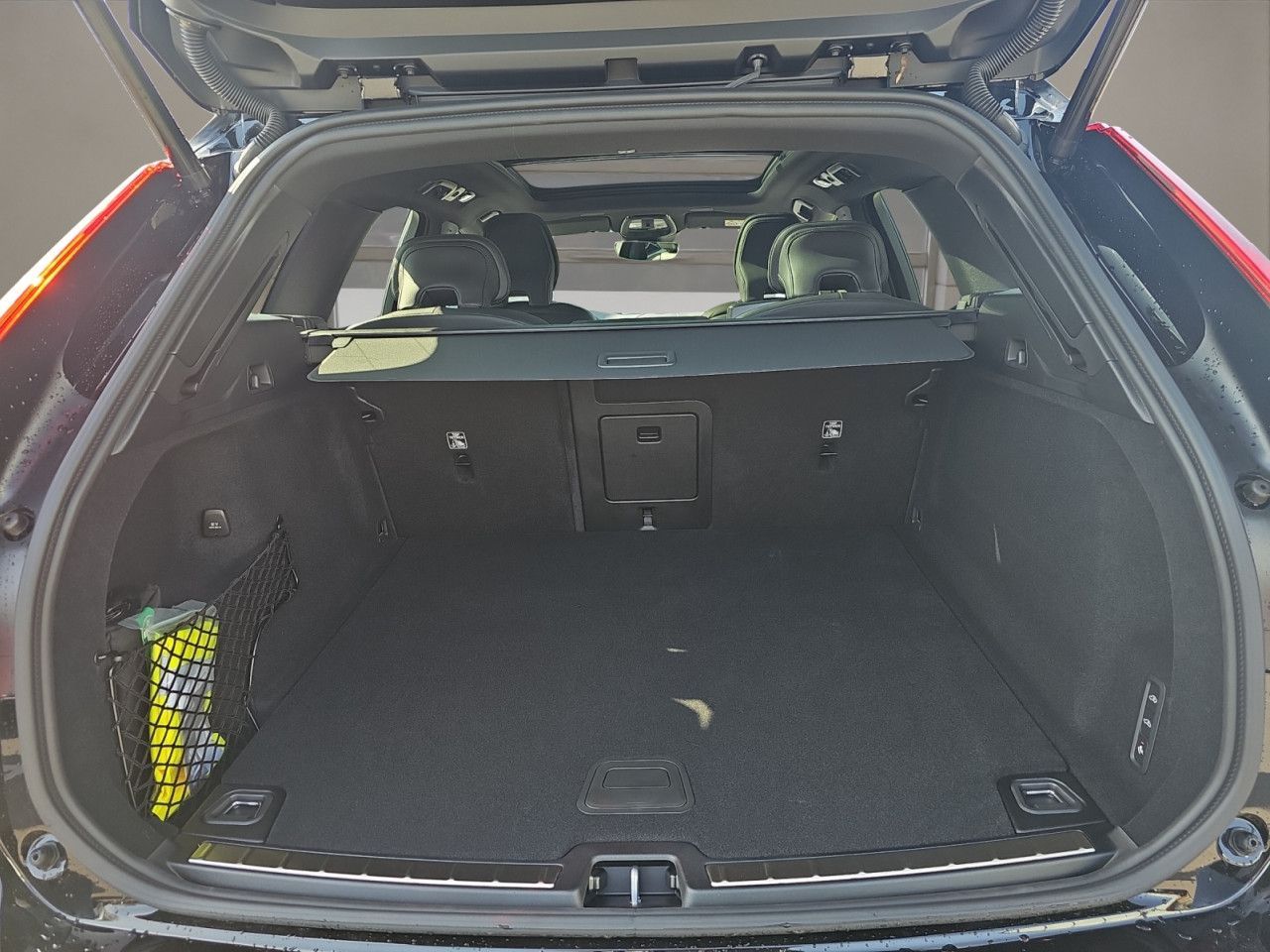 Volvo XC60 B5 AWD Black Edition PLUS LUFT 360° PANO