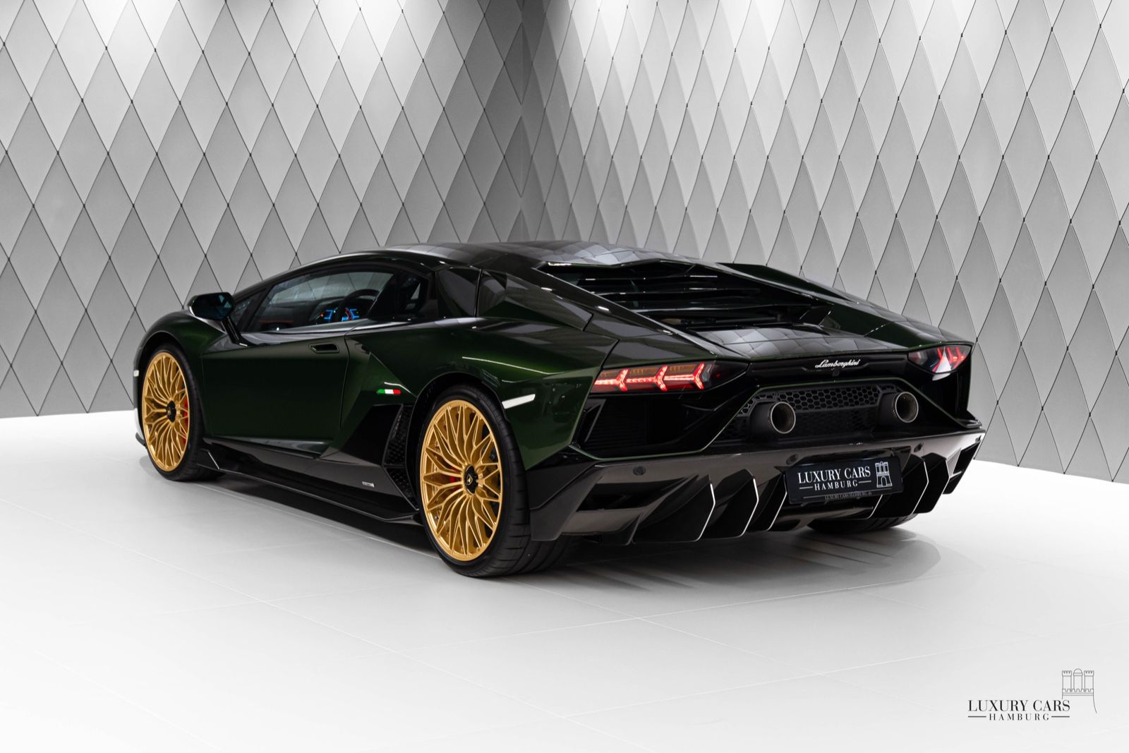 Lamborghini Aventador Ultimae - Samsaru's Car Outlet