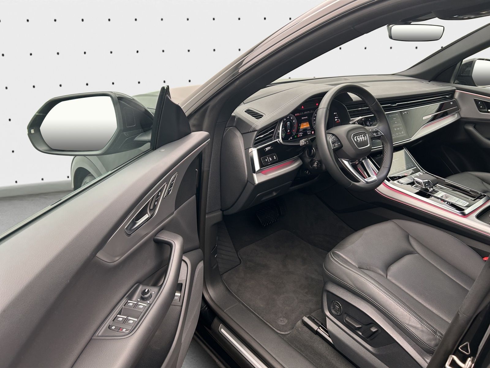Audi Q8 55 TFSI e quattro - Samsaru's Car Outlet