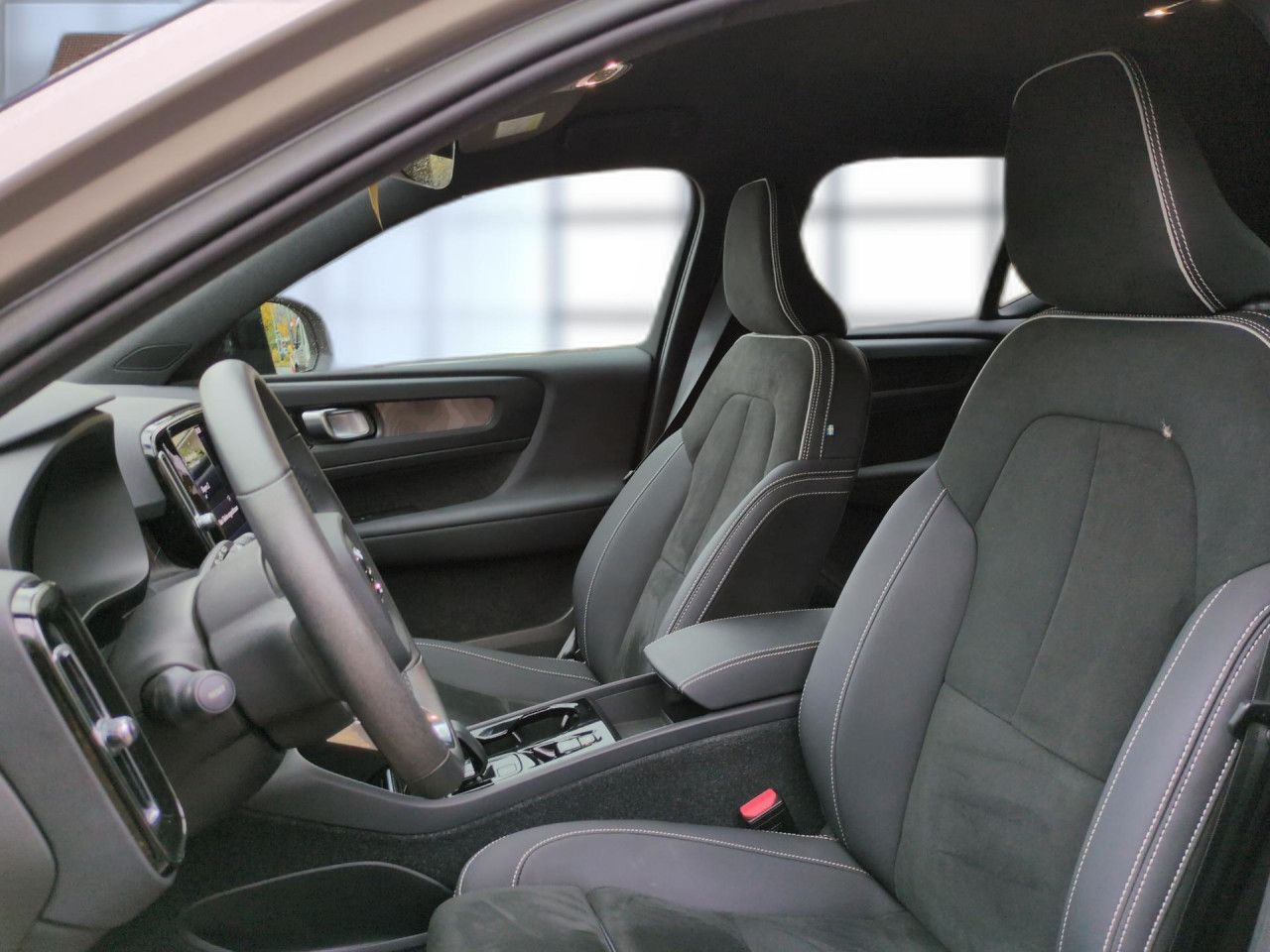 Volvo XC 40 Plus Dark Recharge Plug-In Hybrid 2WD