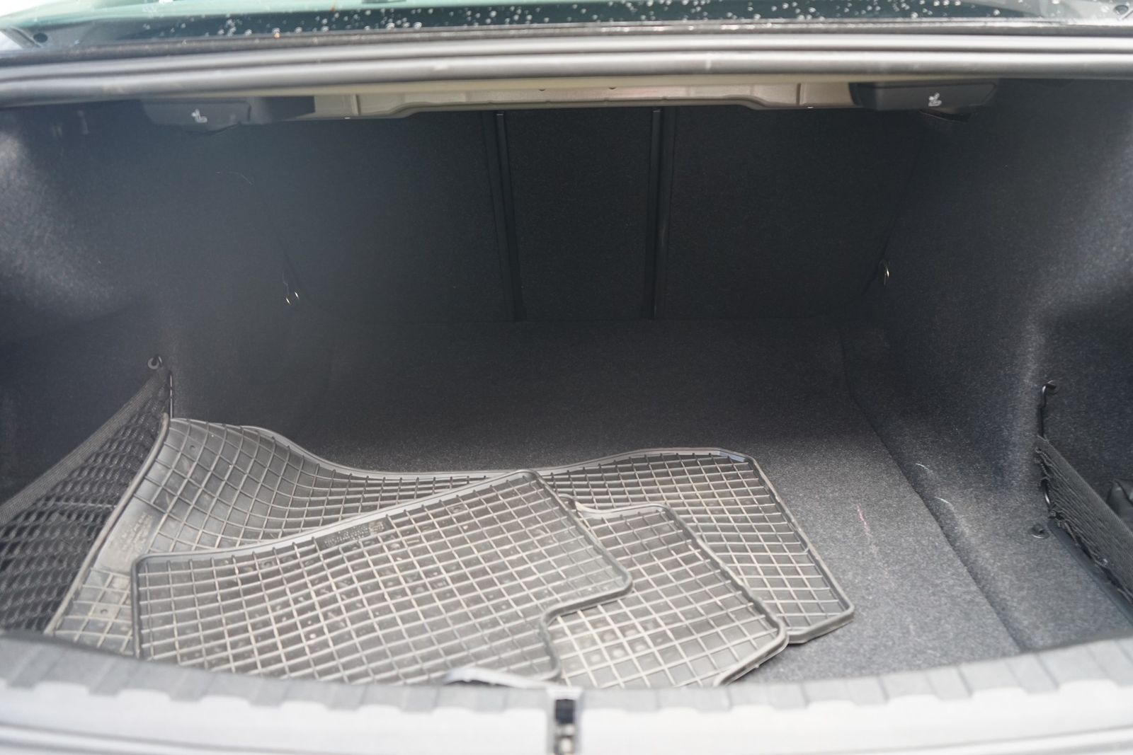 BMW 320i Advantage - Samsaru's Car Outlet