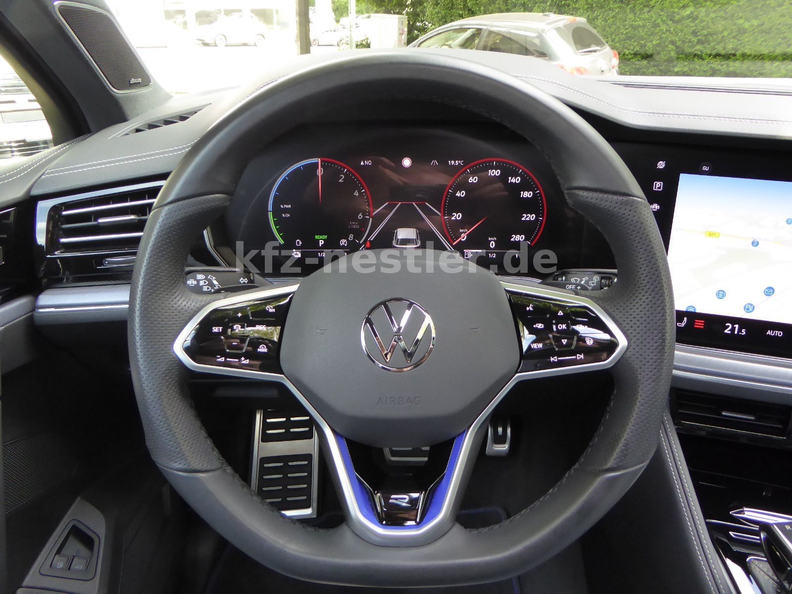 Volkswagen Touareg R eHybrid Pano/21"/AHK/HUD/Dynaudio/ACC