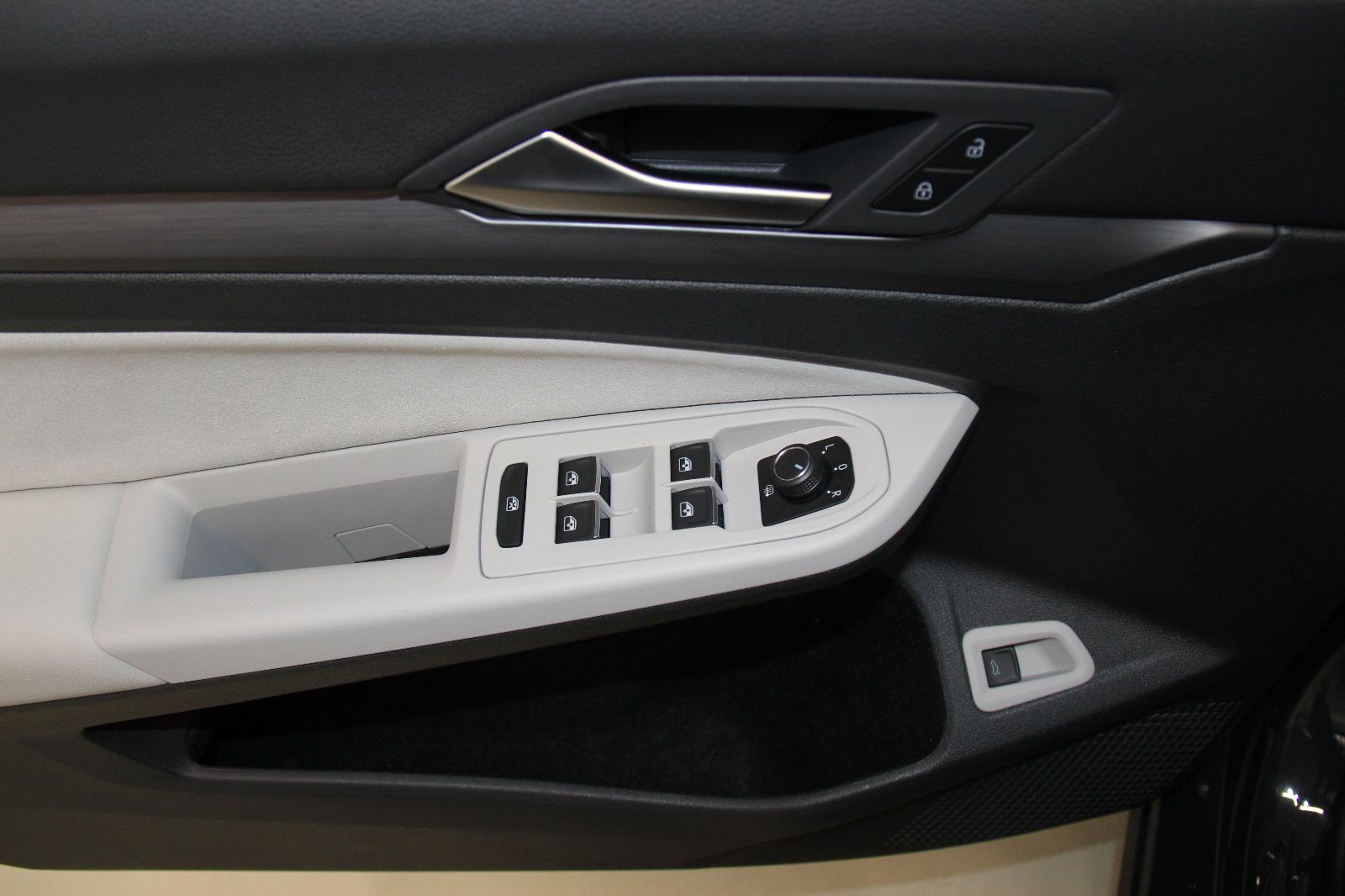 Volkswagen Golf 8 Var.Style 2.0 TDI DSG - Samsaru's Car Outlet