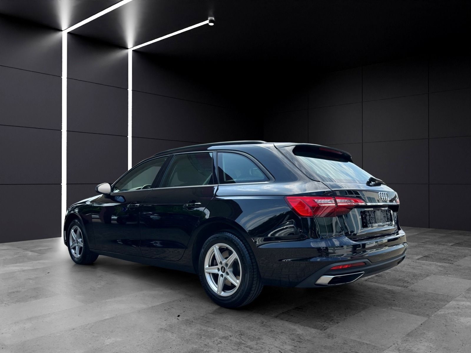 Audi A4 Avant 35 TDI Advanced - Samsaru's Car Outlet