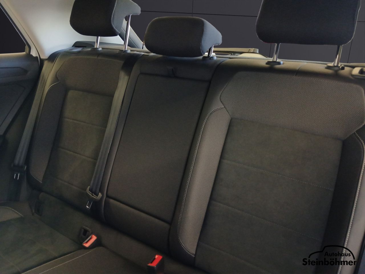 Volkswagen T-Roc Style 1.5TSI DSG Plus - Samsaru's Car Outlet