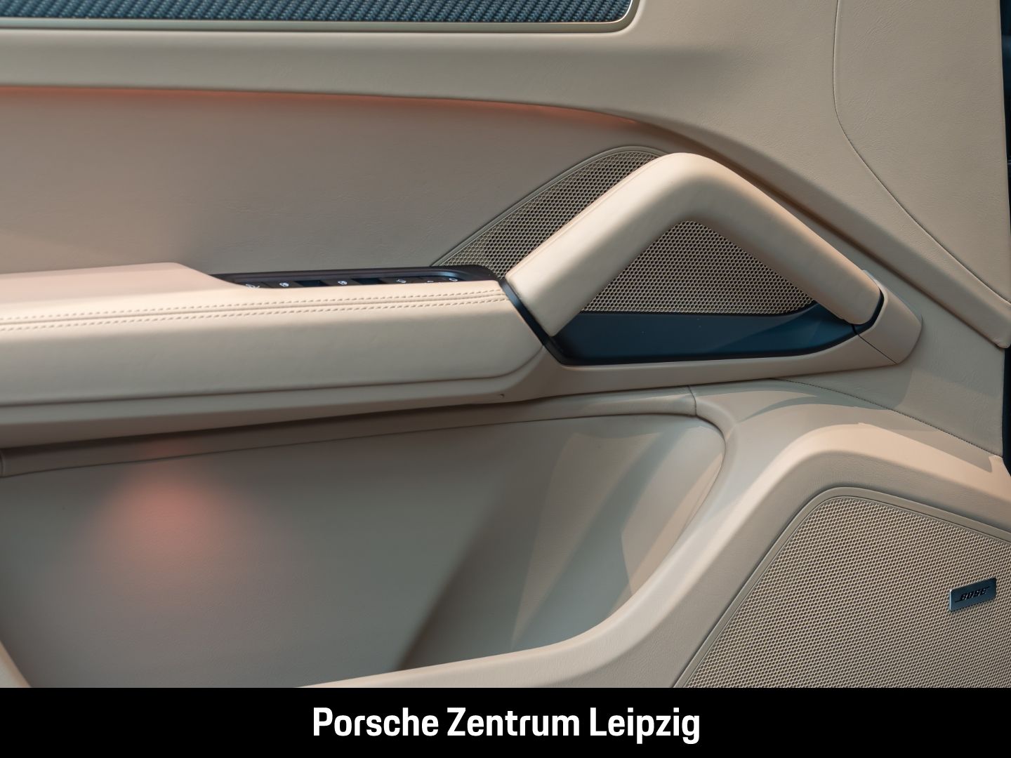 Porsche Cayenne E-Hybrid Dunkelolive Massage Sportabgas