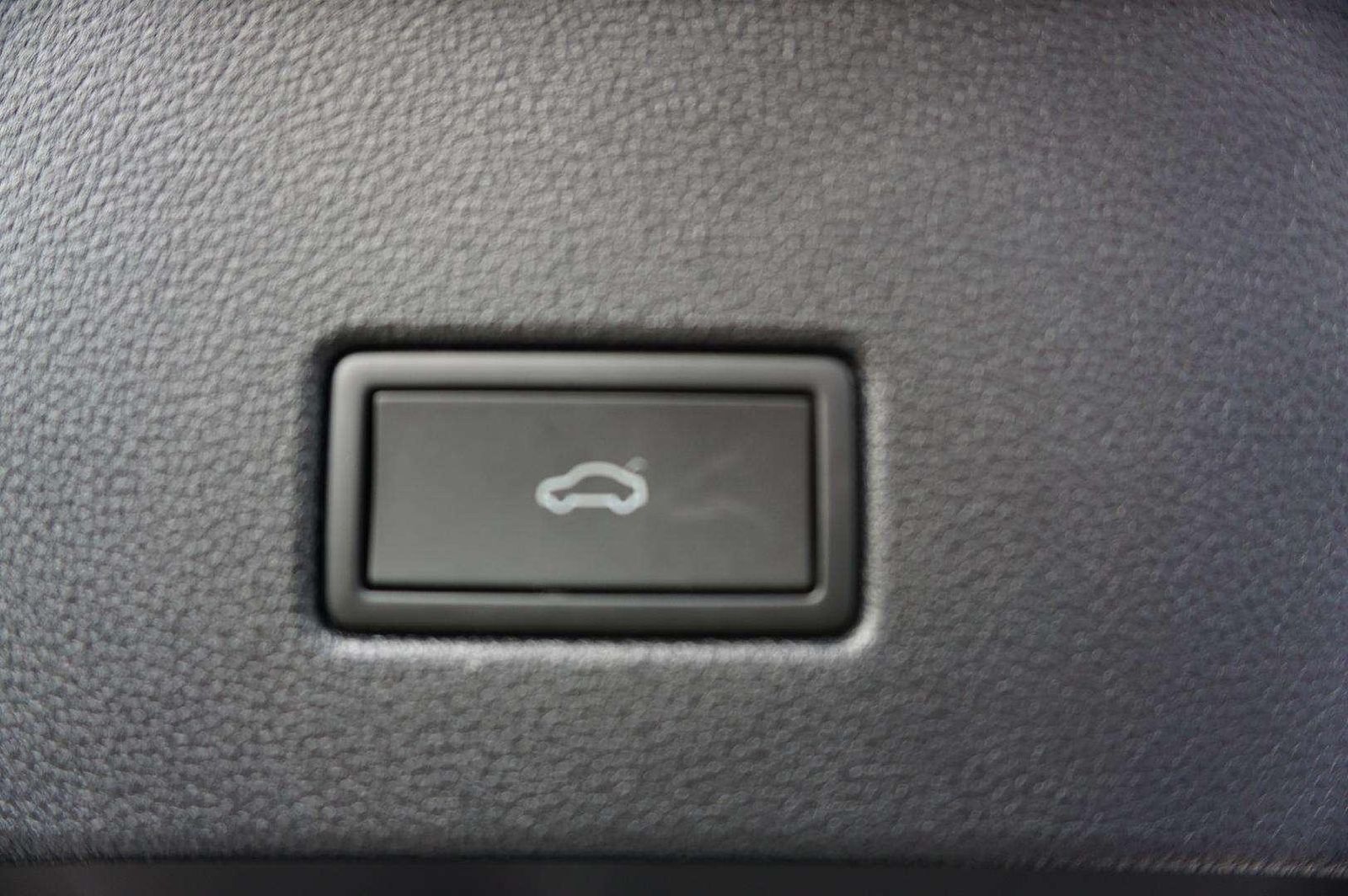 Volkswagen T-Roc R-Line 1.5 TSI 7-Gang DSG - Samsaru's Car Outlet