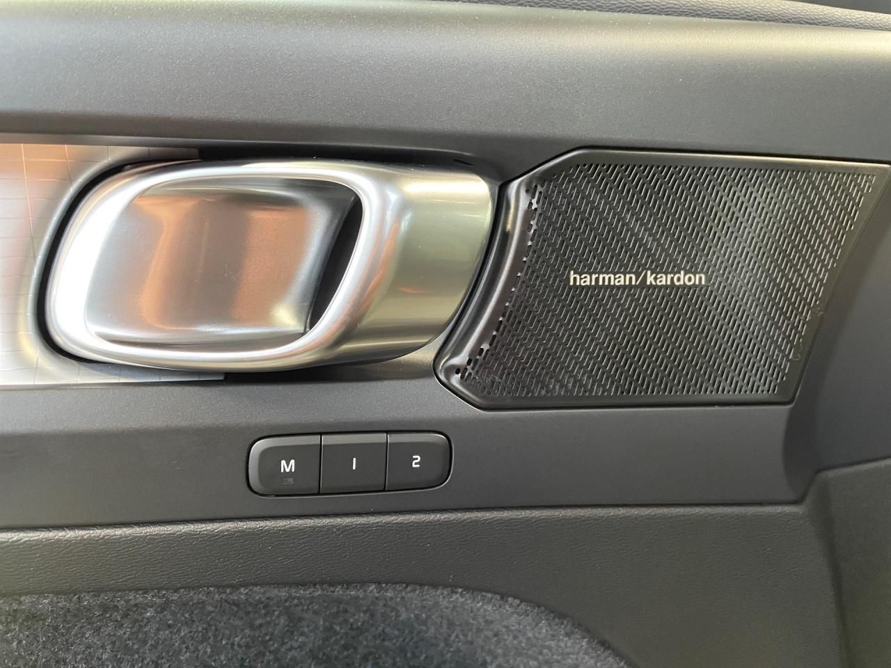 Volvo XC 40 T4 2WD Plus Bright Plug-In NAVI+LED+AHK