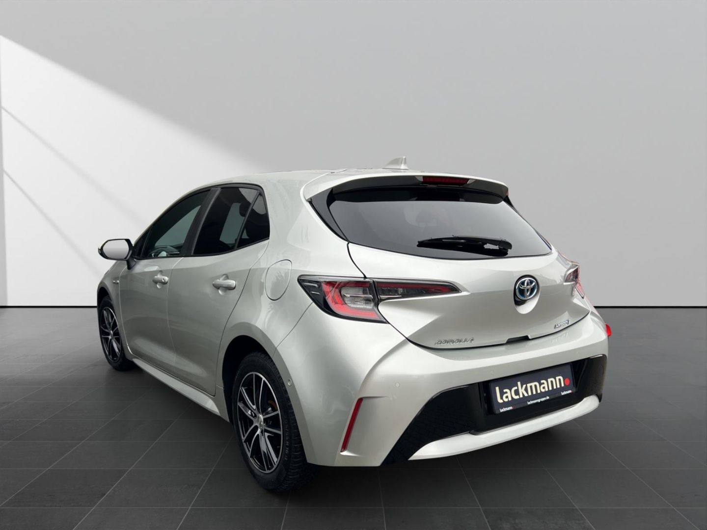 Toyota Corolla 1.8 Hybrid Club - Samsaru's Car Outlet