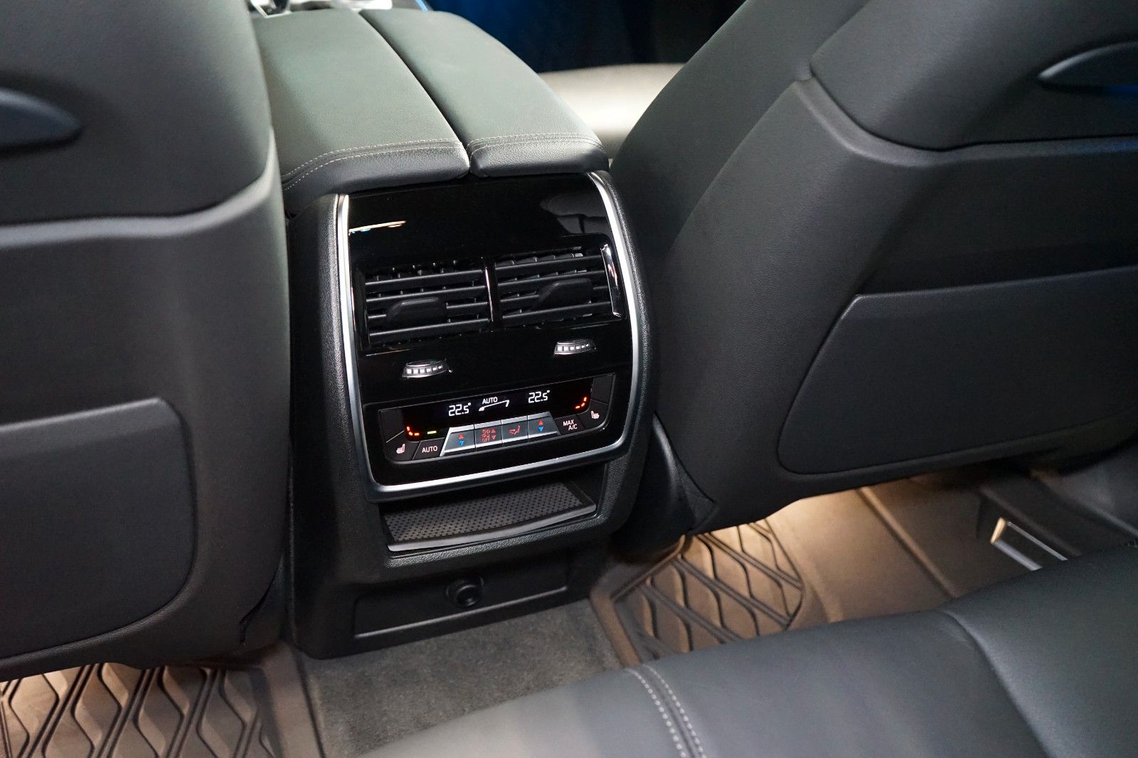 BMW X5 45e*290kW*LASER*AIR-SUSP*TOW*48.264€ NETTO