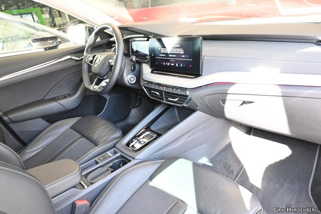 Skoda Octavia Combi 2.0 TDI DSG Style - Samsaru's Car Outlet