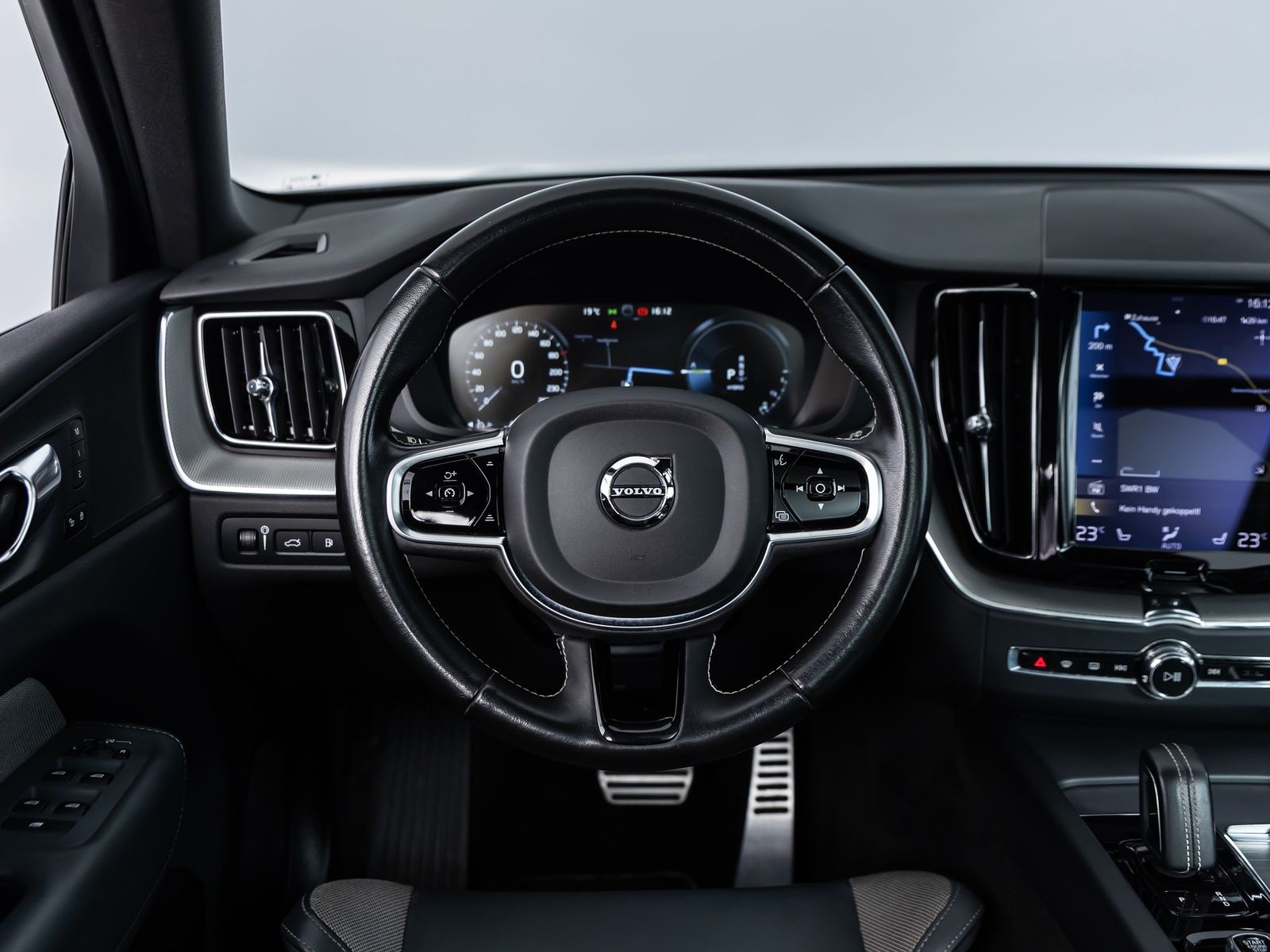 Volvo XC60 R Design Recharge *LED*STDHZ*AHK*360°