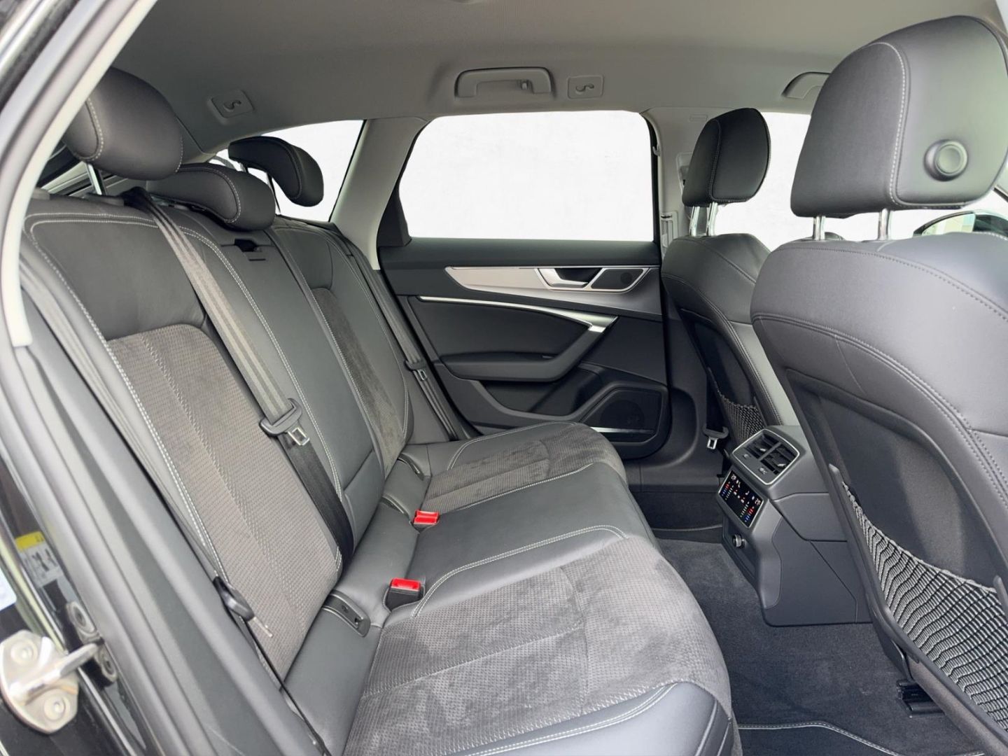 Audi A6 Avant 55 TFSIe quattro S-line - Samsaru's Car Outlet