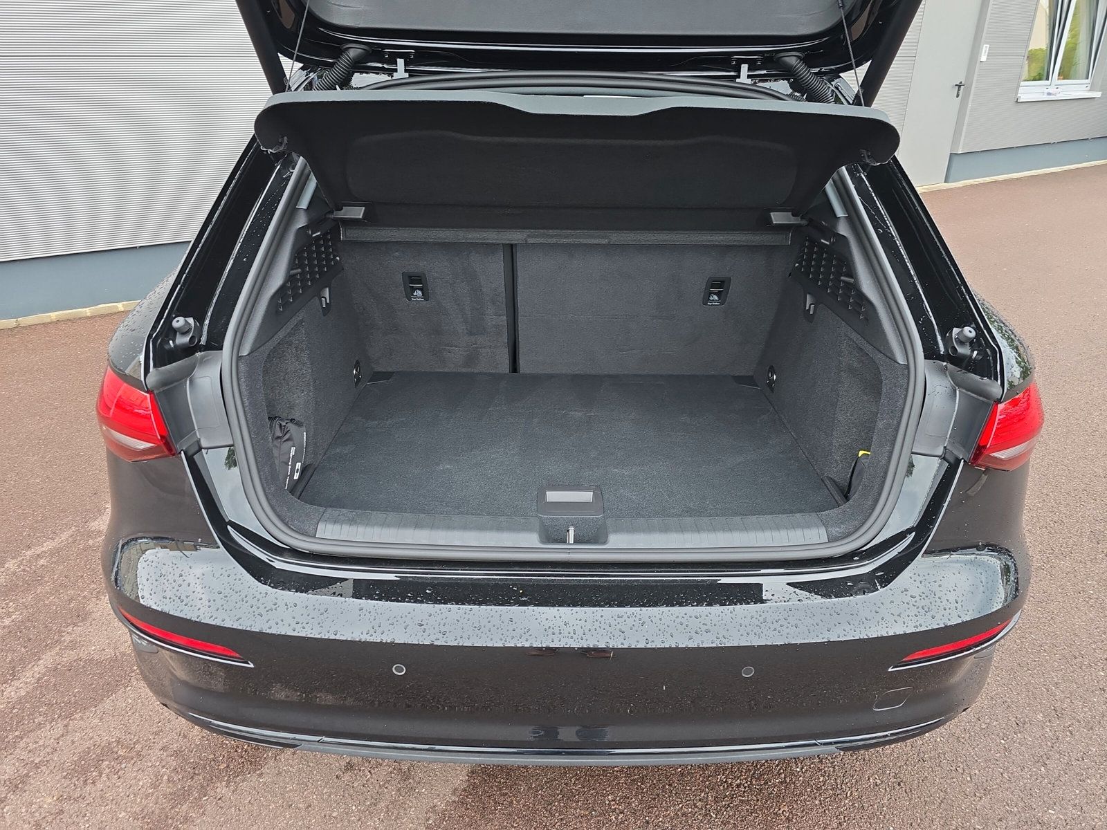 Audi A3 Sportback 30 TFSI advanced - Samsaru's Car Outlet