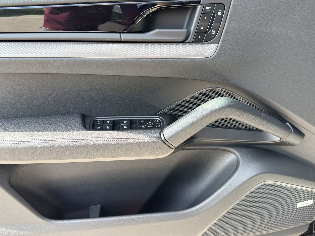 Porsche Cayenne E-Hybrid | Panorama | AHK | Luftfederung
