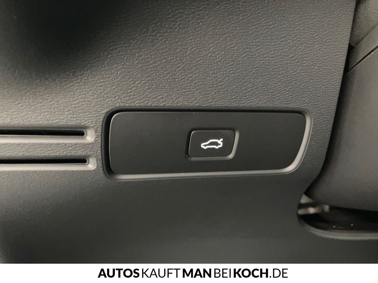Volvo XC40 B3 DKG Core AHK LED SHZ/LHZ NAVI PDC/CAM!