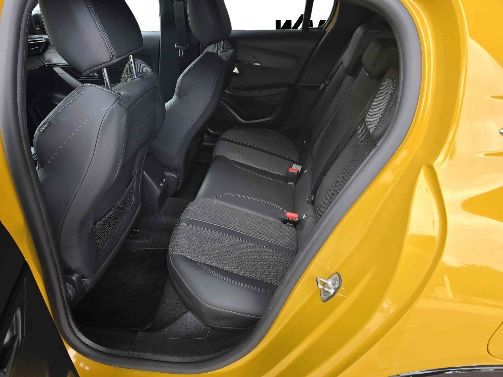 Peugeot 208 1.2 Pure Tech 100 GT - Samsaru's Car Outlet