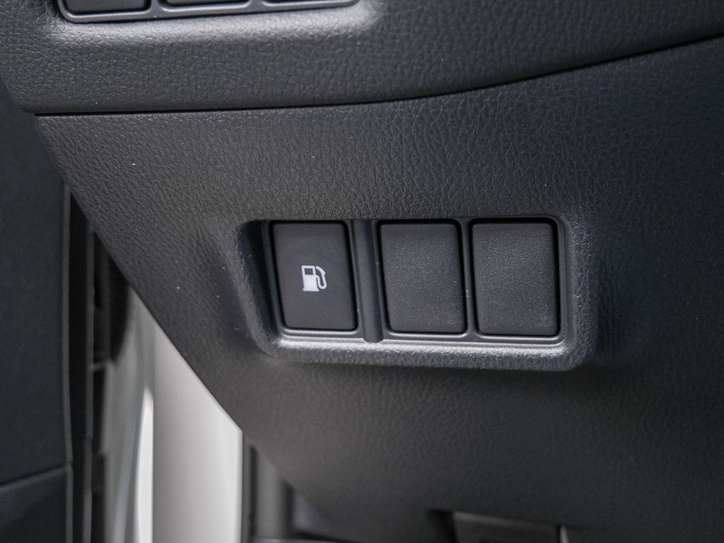 Toyota C-HR HYBRID Flow - Samsaru's Car Outlet