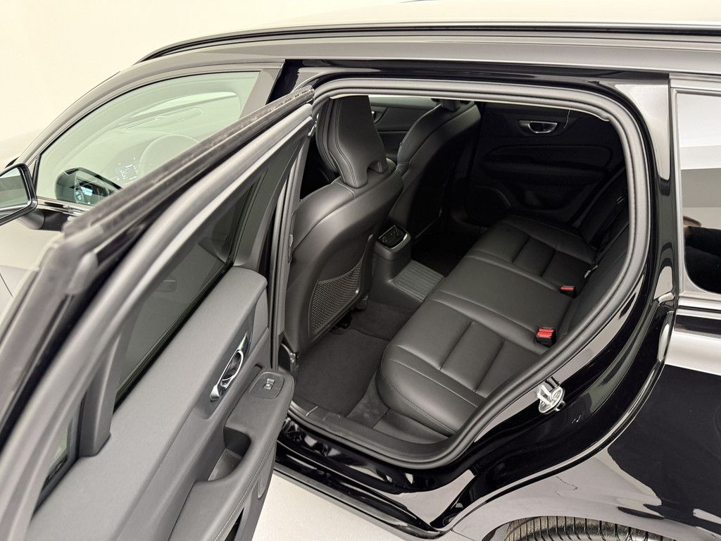 Volvo V60 T6 Plus Dark Recharge Plug-In Hybrid AWD LED