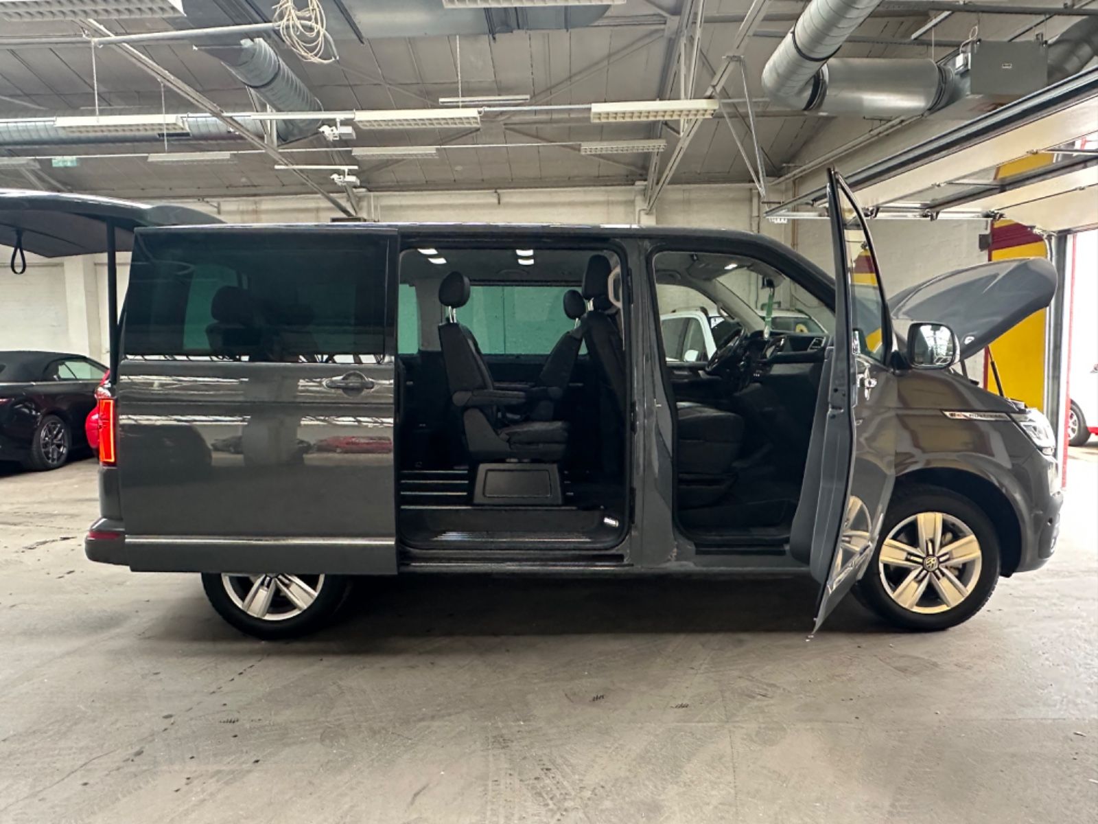 Volkswagen T6.1 MULTIVAN - Samsaru's Car Outlet