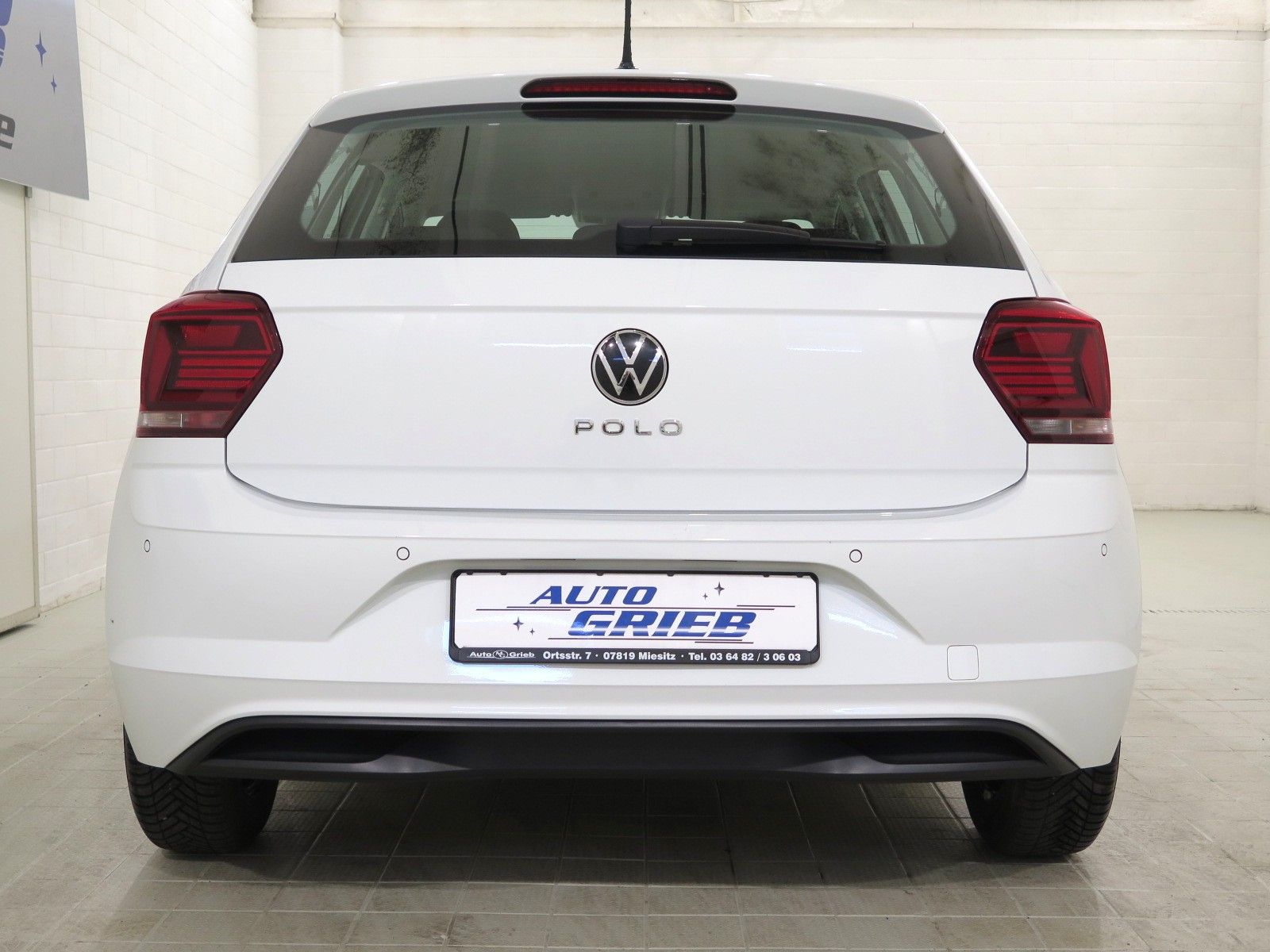 Volkswagen Polo VI Comfortline - Samsaru's Car Outlet