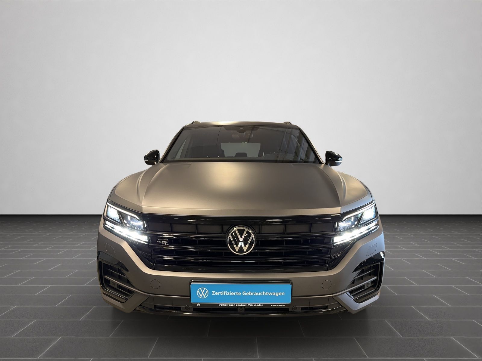 Volkswagen Touareg 3.0 TDI R-Line - Samsaru's Car Outlet