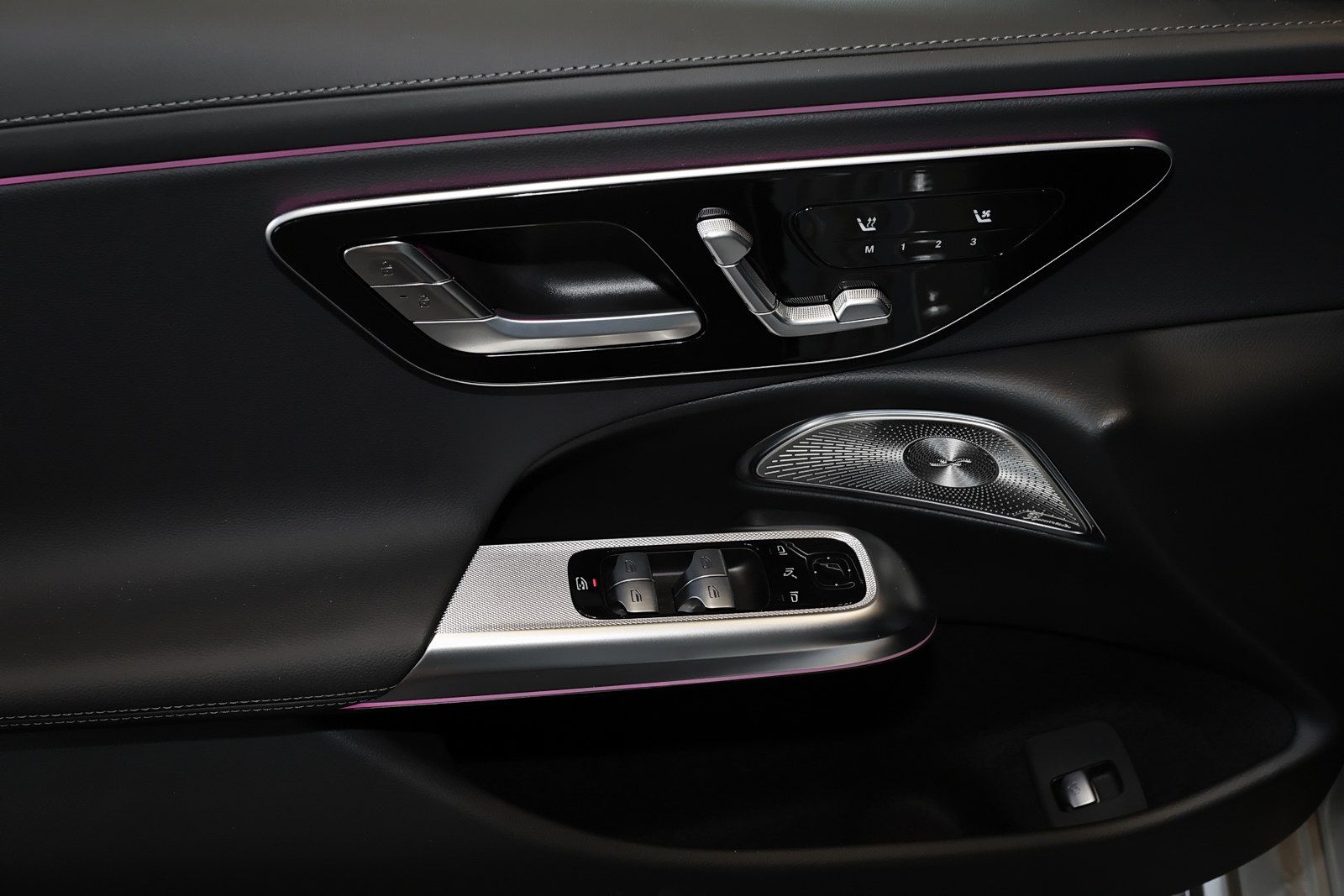 Mercedes-Benz E 220 d 4M AMG MBUX+360°+DIG-LED+AHK+Pano+Distro