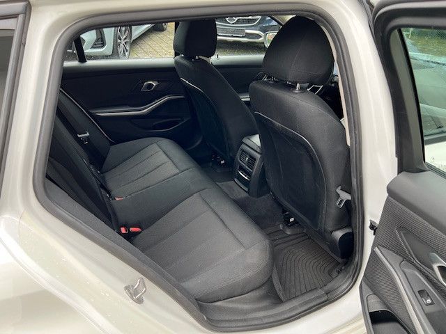 BMW 3 Touring 320 d Aut. Avantgarde - Samsaru's Car Outlet
