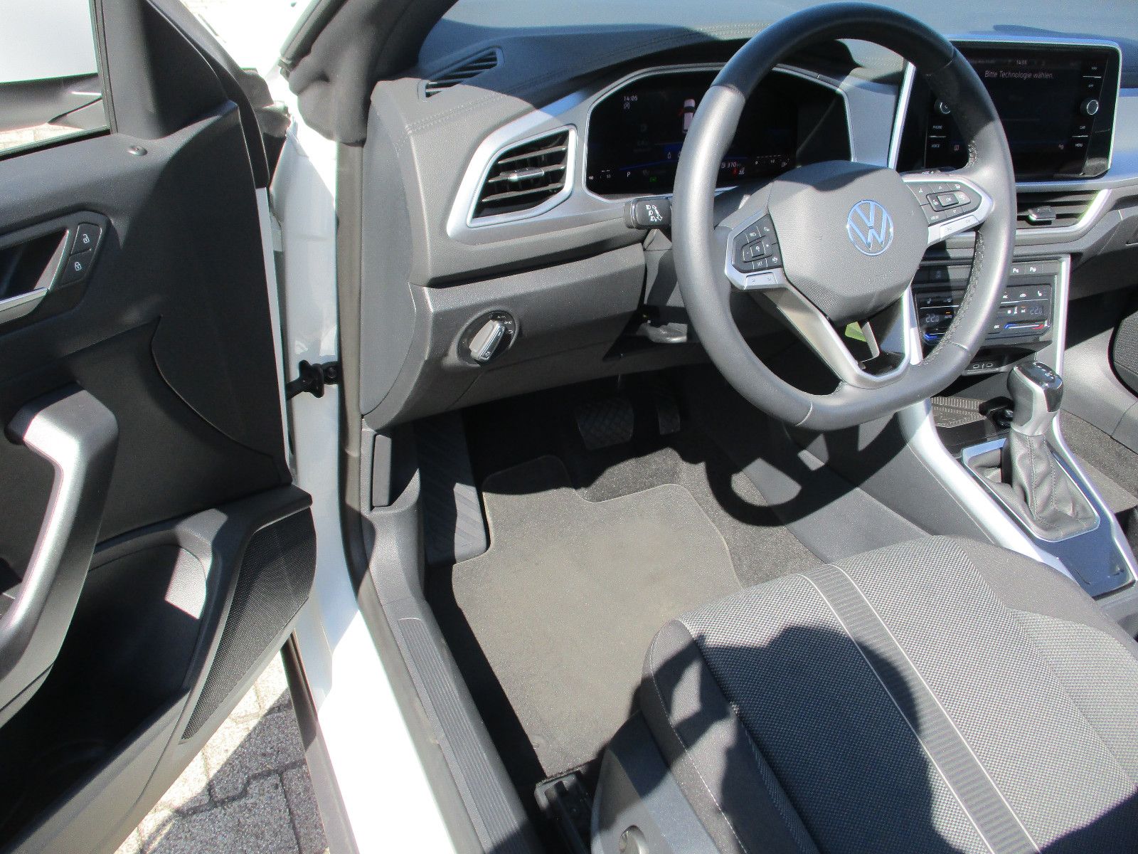Volkswagen T-Roc Cabriolet Style - Samsaru's Car Outlet