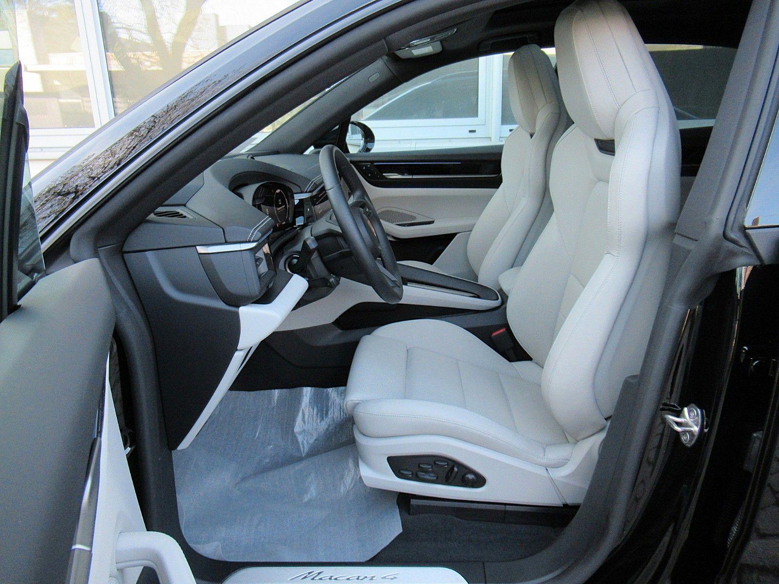 Porsche MACAN 4e - Samsaru's Car Outlet
