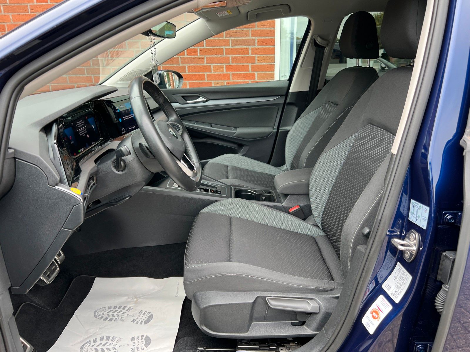Volkswagen Golf VIII 2.0TDi DSG - Samsaru's Car Outlet