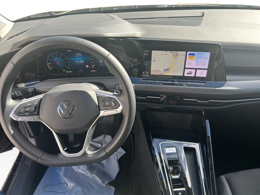 Volkswagen Golf VIII 1.5 eTSI DSG Style - Samsaru's Car Outlet