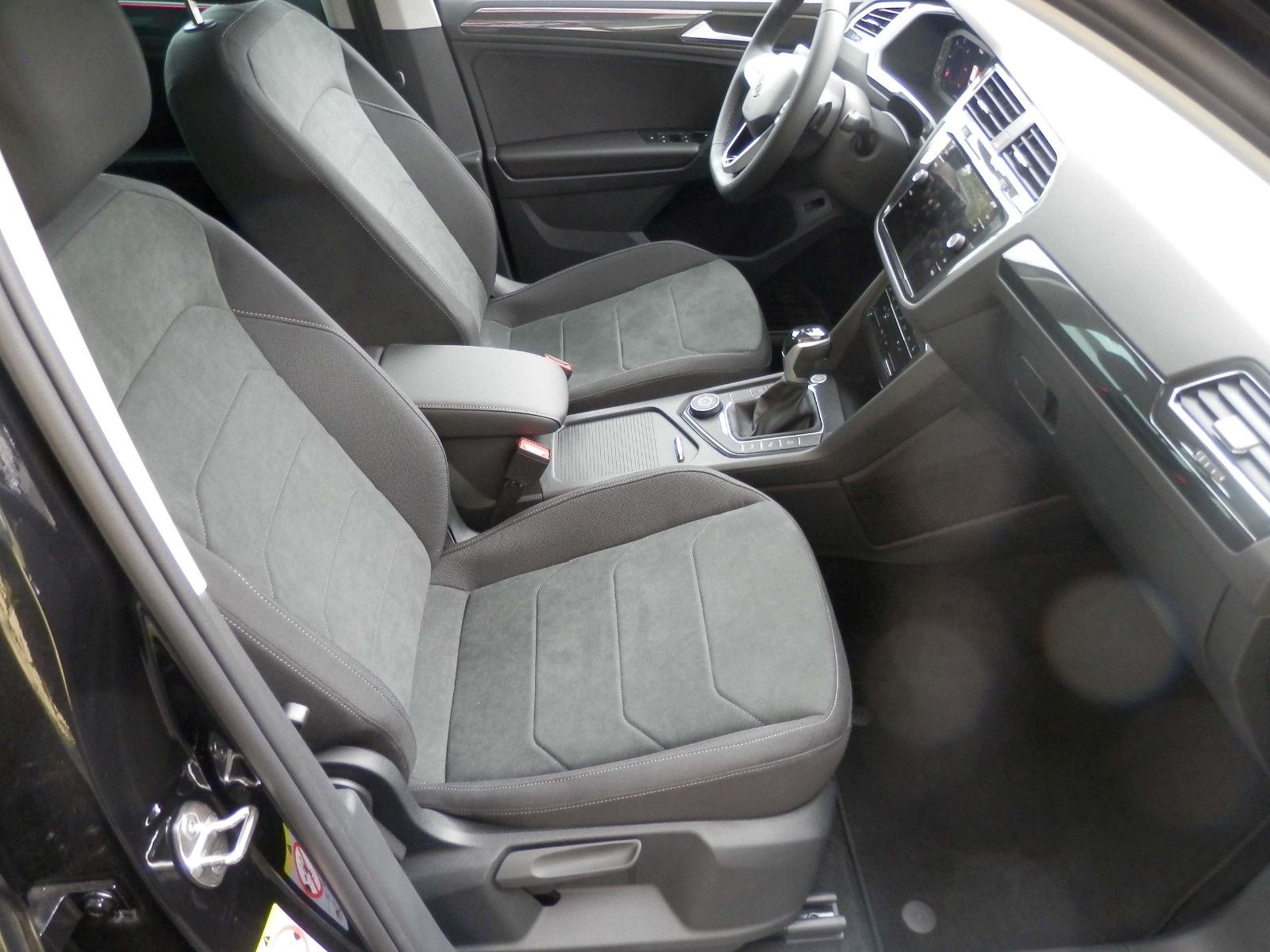 Volkswagen Tiguan Elegance - Samsaru's Car Outlet