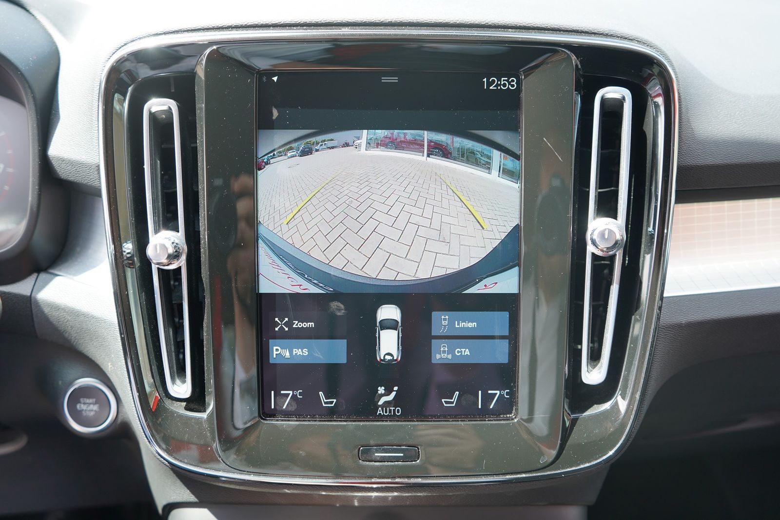 Volvo XC 40 T3 2WD Momentum Pro - Samsaru's Car Outlet