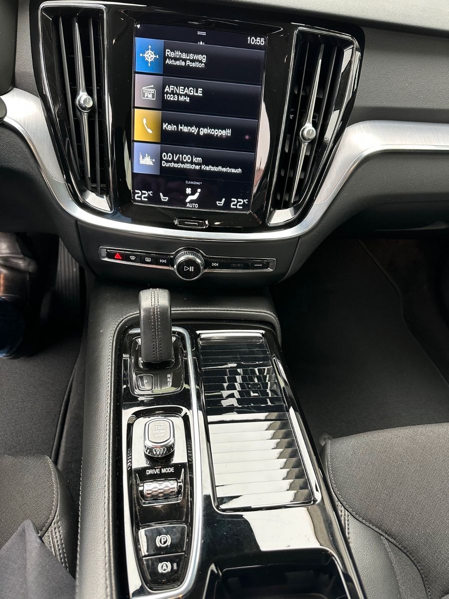 Volvo V60 T8 R-Design Expression AWD Plug-In Hybrid