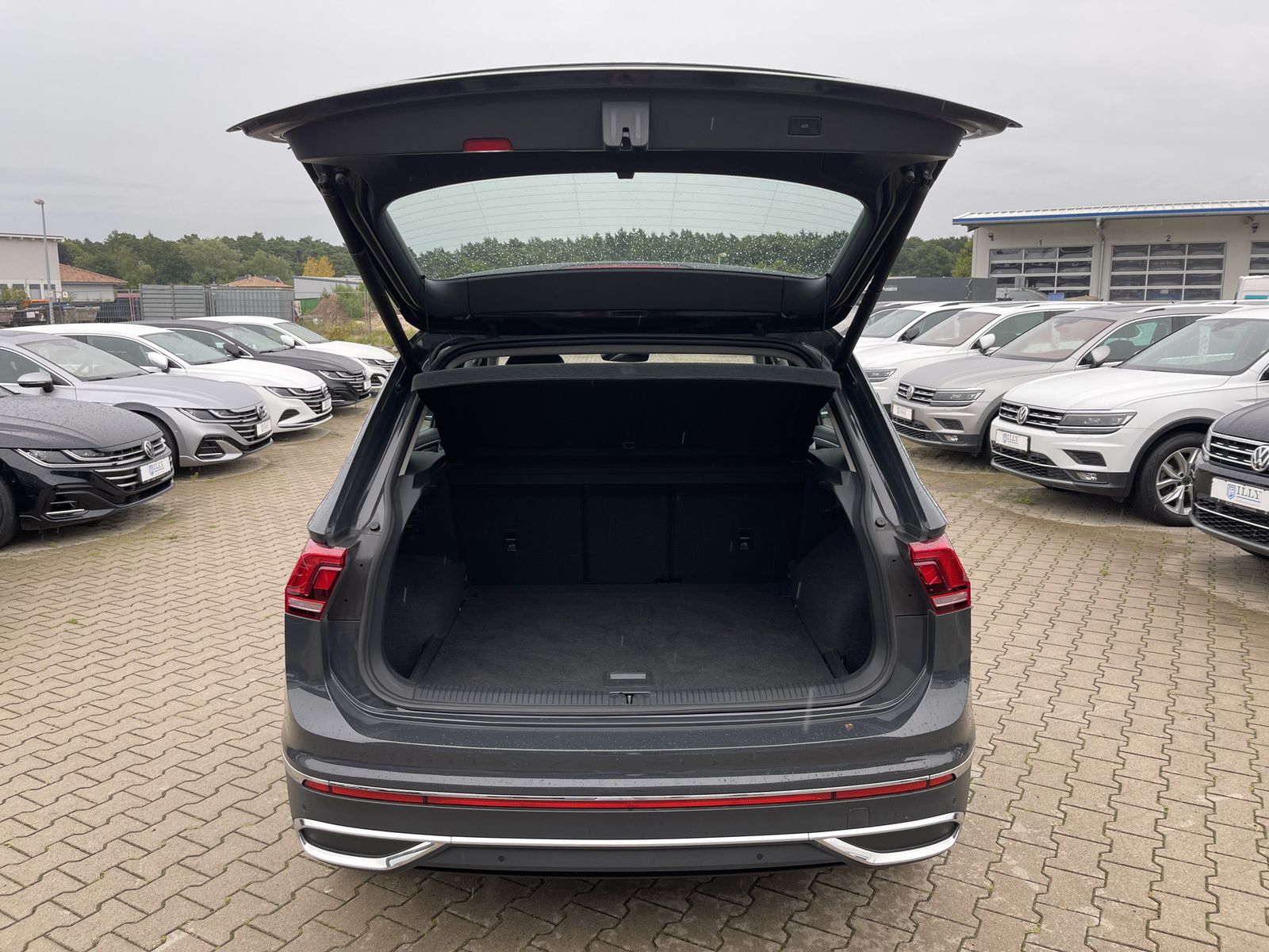Volkswagen Tiguan 2.0 TDI*4Motion*AHK*Leder*Cam*STHZ*HeadUp