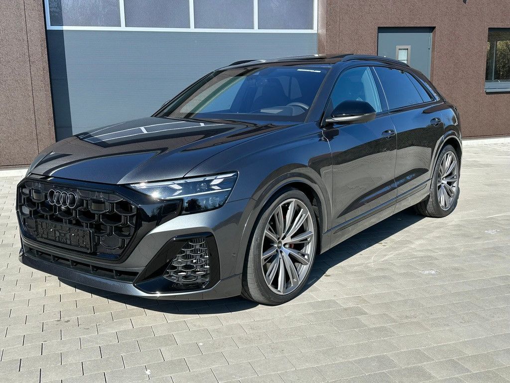 Audi Q8 SUV 55 TFSIe qu. S-line - Samsaru's Car Outlet