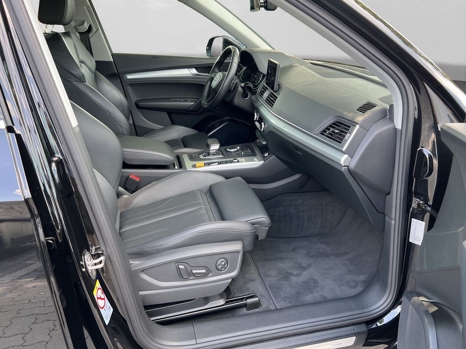 Audi Q5 55 TFSIe quattro Sport - Samsaru's Car Outlet