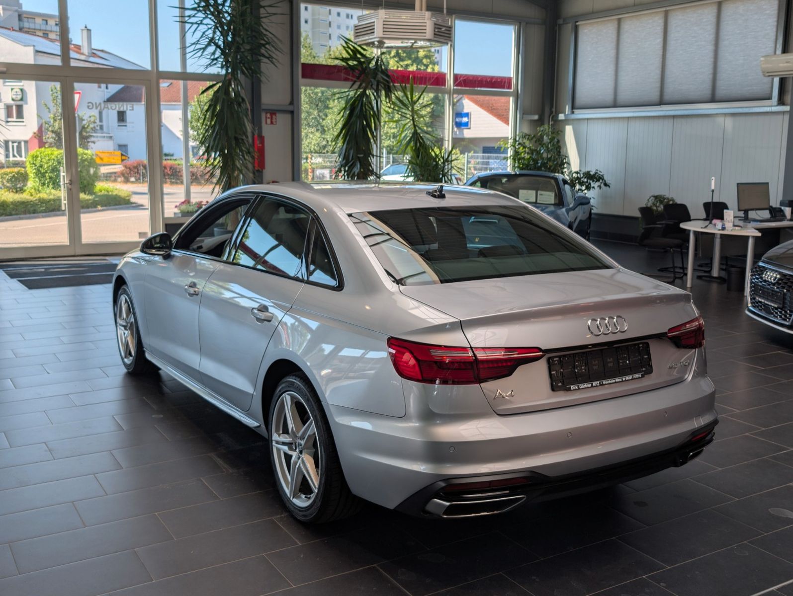 Audi A4 40 TDI S tronic advanced - Samsaru's Car Outlet