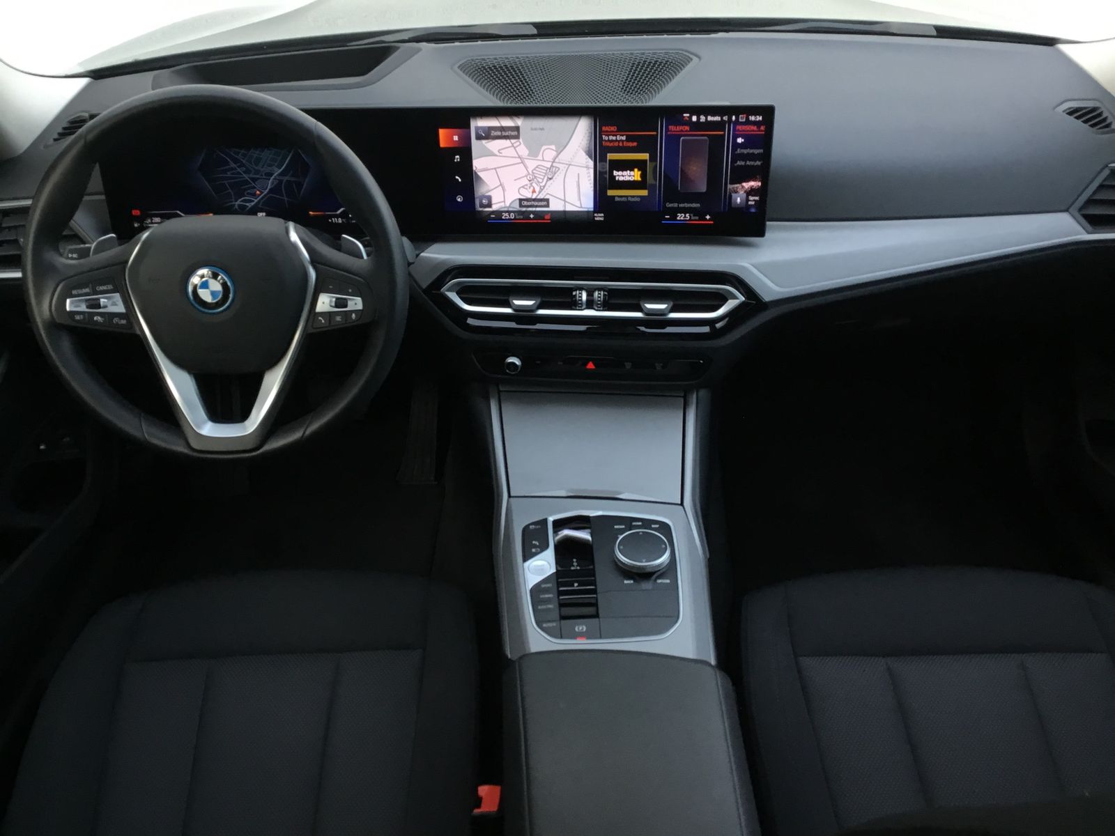 BMW 330e xDrive Touring LC PROF+HUD+PANO+AHK+KAMERA