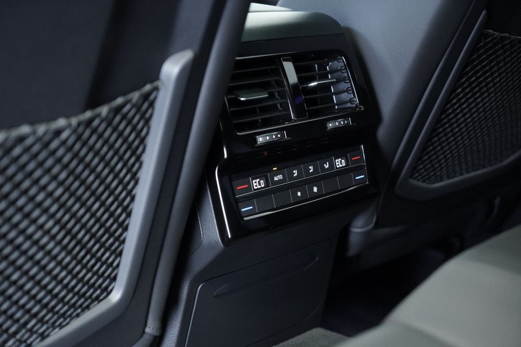 Volkswagen Touareg 4.0 TDI DSG 4M R line - Samsaru's Car Outlet