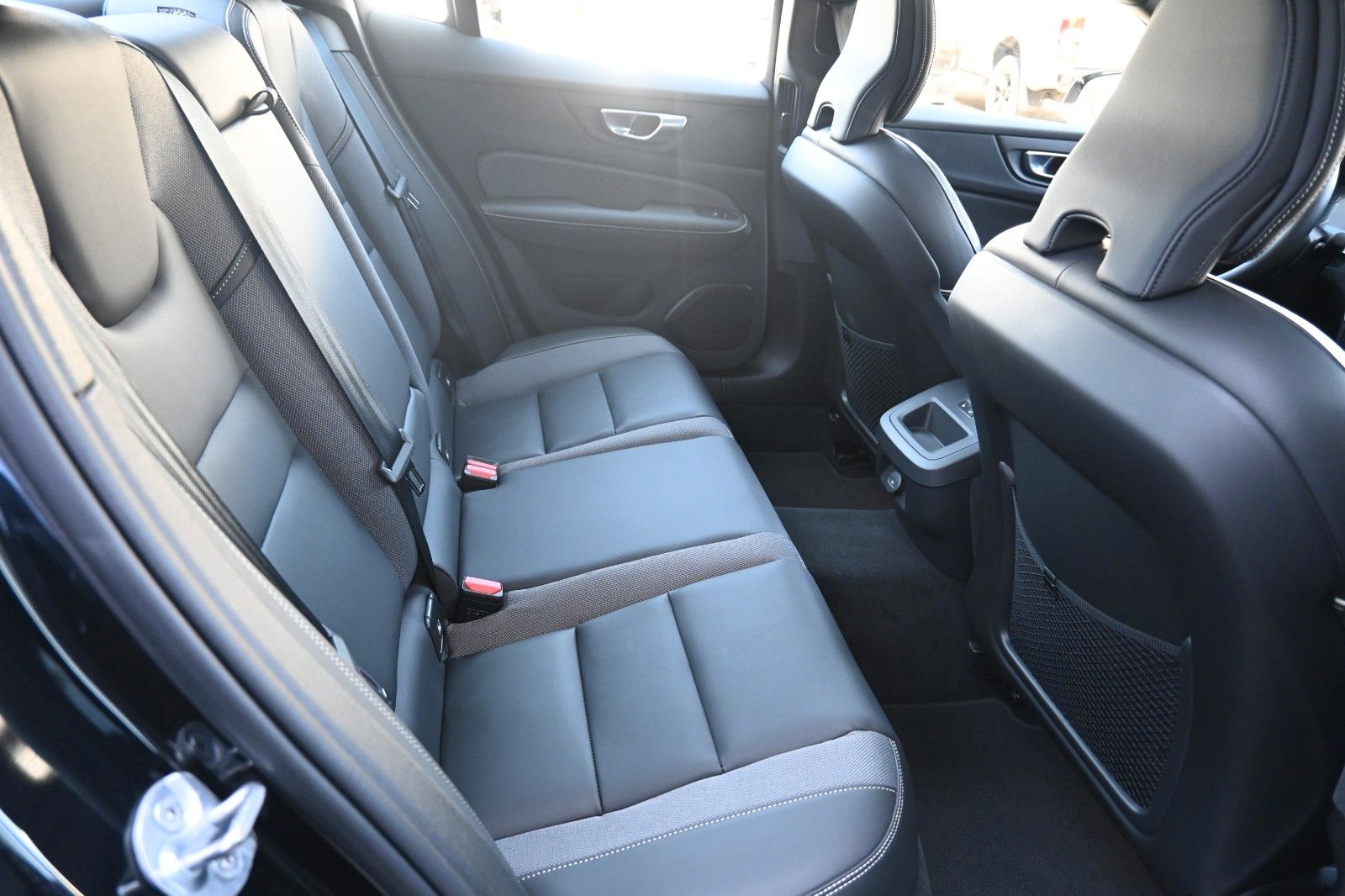 Volvo S60 B4 Plus Dark*LED*PANO*STHZ*H&K*360*QI*19"