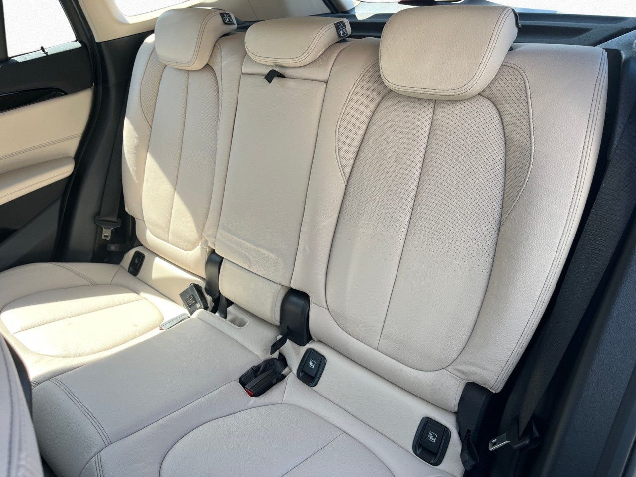 BMW X1 xDrive18d - Samsaru's Car Outlet