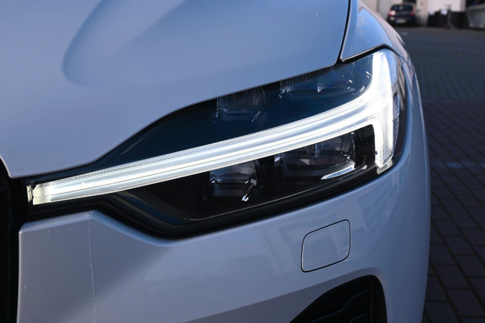 Volvo XC60 R Design PHEV - Samsaru's Car Outlet