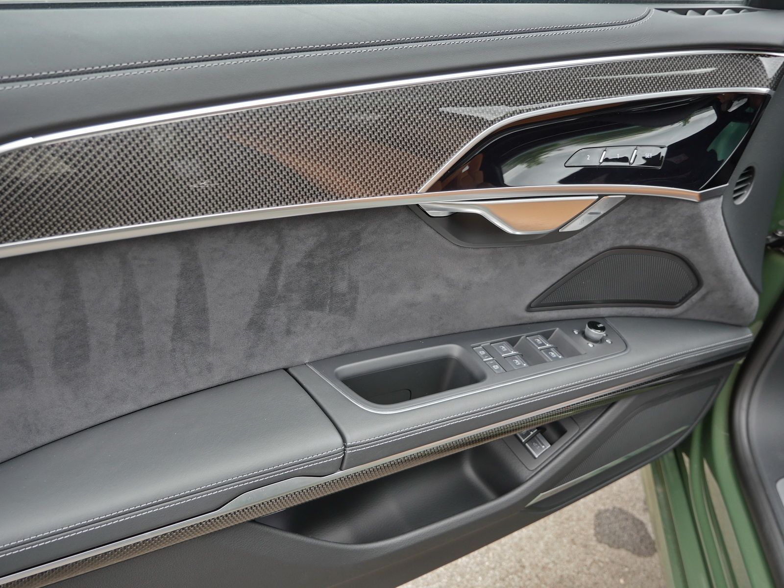 Audi A8 Lang 60 TFSIe qu. S line - Samsaru's Car Outlet
